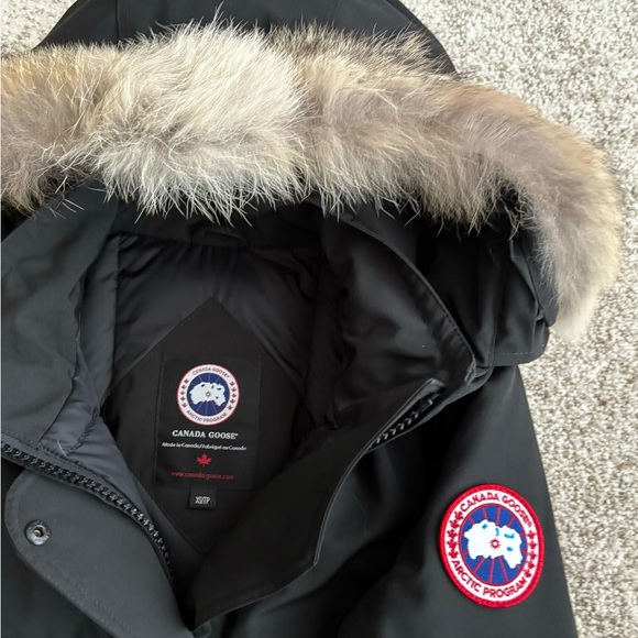 Authentic women’s Canada Goose Trillium Down Parka. Size .XS - Picture 10 of 13